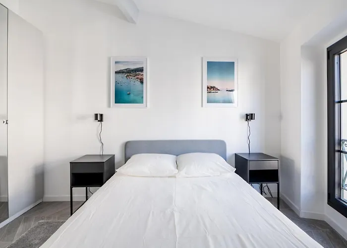 2 Guisol - Moderne 2 Pieces Port De Nice